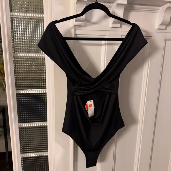 Cider Women’s Off The Shoulder Black Bodysuit Cross Back Sz XL NWT - Picture 4 of 13